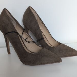 Elegant Brown Suede Pumps